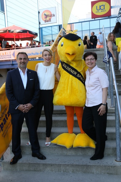 Datei:Oberbürgermeister Julian Vonarb, Festivalleiterin Nicola Jones und Stellvertreterin des Ministerpräsidenten Heike Taubert.JPG